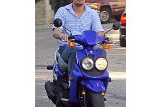 Леонардо Дікапріо пересів на скутер Yamaha ZUMA 