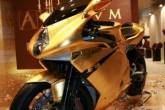 На Международной выставке роскоши представили золотой мотоцикл (фото)