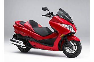 Спеціальний токійський випуск скутера Honda Forza Z