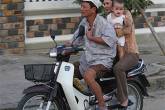 Худим в'єтнамцям заборонять їздити на мотоциклах