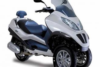 У Римі офіційно представили скутер-гібрид Piaggio MP3 Hybrid