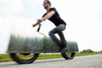 Американський дизайнер створив майже невидимий «майже мотоцикл»