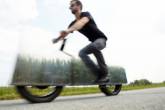 Американський дизайнер створив майже невидимий «майже мотоцикл»