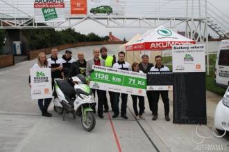 Чешские скутеристы + электроскутер Akumoto 600 = мировой рекорд