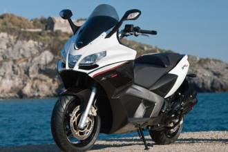 Експрес-тест: Aprilia SRV 850, самий потужний і швидкий серійний скутер в світі