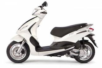 Скутер Piaggio Fly 50 4V: рационализм и функциональность