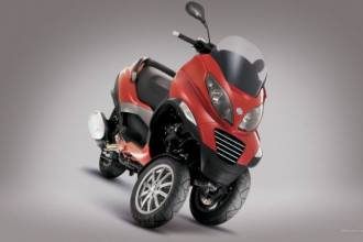 Починаються продажі 3-колісного моторолера Piaggio MP3