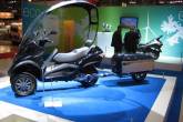 У Piaggio MP3 додали дах і ще одне колесо 