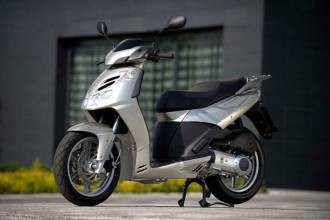 Новий скутер Aprilia Sportcity Cube 300 - ліки від пробок