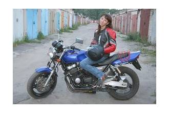 Жителька Воронежа сама собрает мотоцикли 