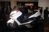 Yamaha показала новинки - мотоцикл XJ6 і максискутер Majesty 400 2009