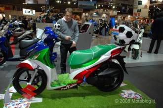 Suzuki Footable - скутер для футбольных фанатов!