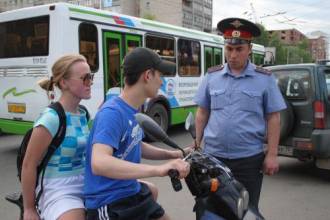В России задумались о временном запрете скутеров и мопедов