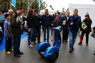 Испанская забава: винтажный электросамокат Vespa Segway