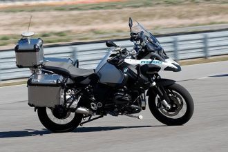 Автономний мотоцикл BMW: концерн тестує новий гіроскоп