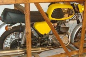 В Україні знайшли рідкісний німецький мотоцикл 70-х без пробігу і в заводському ящику (фото)