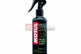 СПРЕЙ MOTUL M1 HELMET & VISOR CLEAN (250ML)